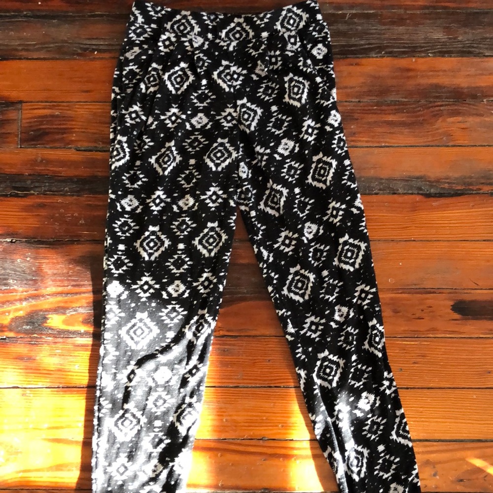 Printed tapered pants